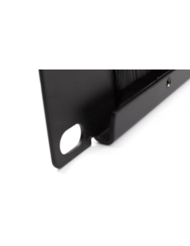 Panel pasahilos con cepillo abierto formato rack 19"